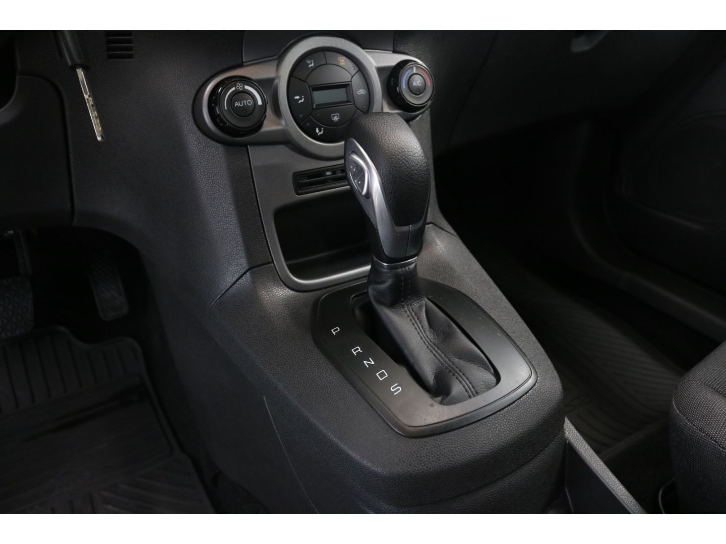 Fahrzeugabbildung Ford Fiesta 1.6L Duratec Automatik Klimaanlage