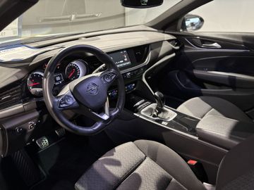 Fotografie des Opel Insignia Sports Tourer 1.5 DI Turbo Dynamic LED