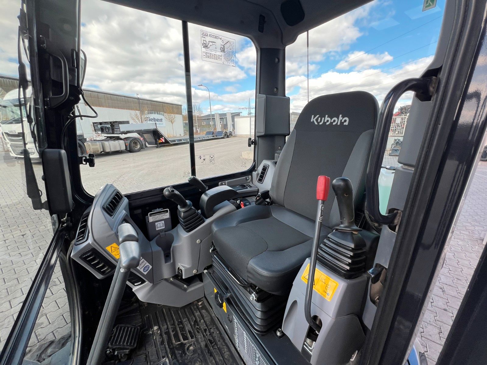 Fahrzeugabbildung Kubota KX 037-4 / nur 531h! / 2024 / hydr. Grabenräumer