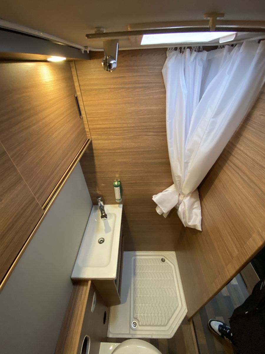 Fahrzeugabbildung Weinsberg CaraHome 650 DG Lithium, Markise, DuoC, Navi uvm