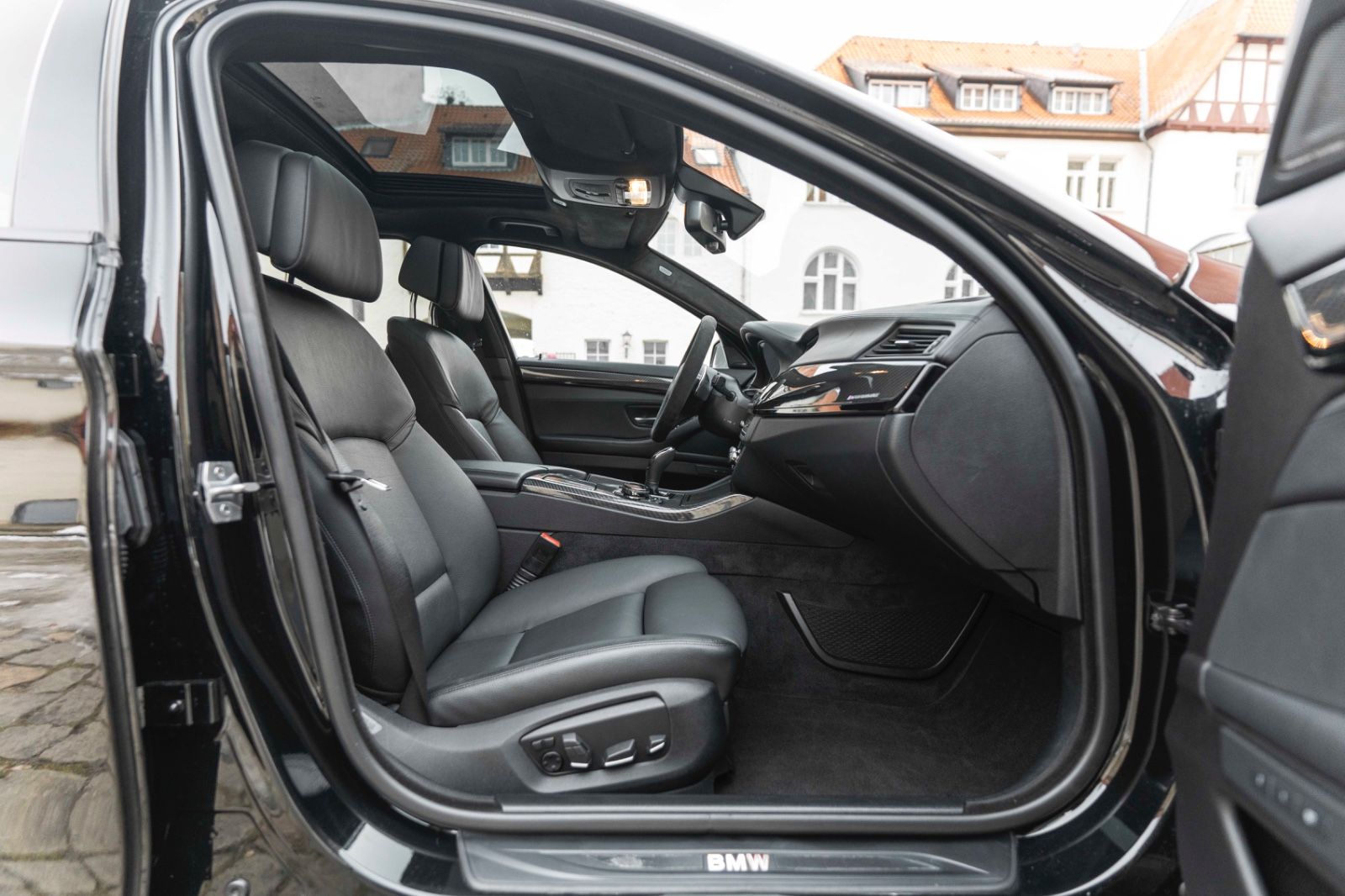 Fahrzeugabbildung BMW 550I Xdrive M-Performance HUD LED KAM NAV H&K