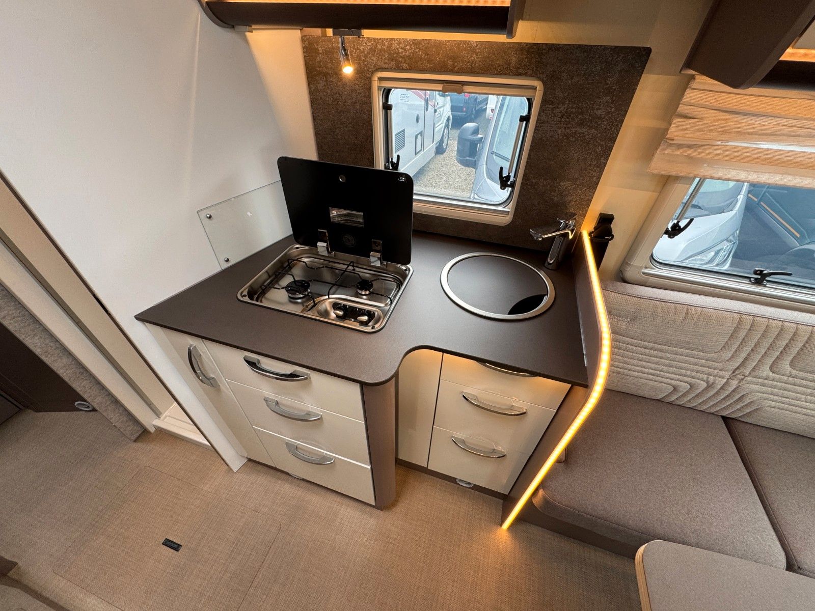 Fahrzeugabbildung Bürstner Lyseo TD 727 G Harmony Line - SIE SPAREN -28%!