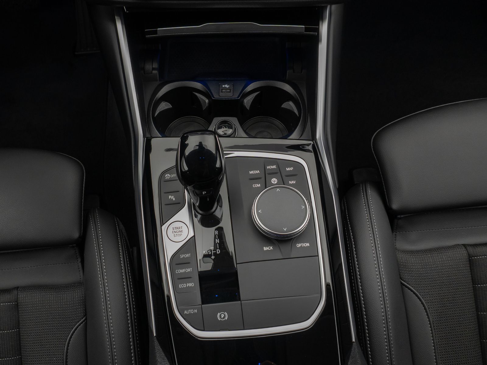Fahrzeugabbildung BMW 320d SportLine DAB PDC Geschwindigkeitsreg Alarm