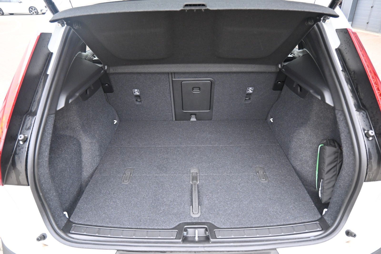 Fahrzeugabbildung Volvo EX40 SingleMotorExtendedRangePlus Dark*574 KM RW