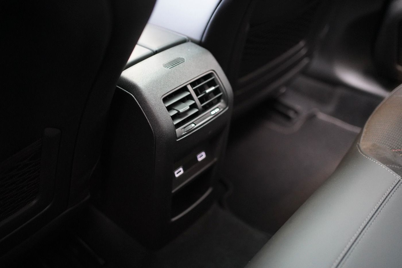 Fahrzeugabbildung DS Automobiles DS4 PureTech 130 EAT8 Performance Line Anhängerk