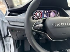 SKODA Combi 2.0 TDI Tour LED Matrix AHK 360Grad Virtul