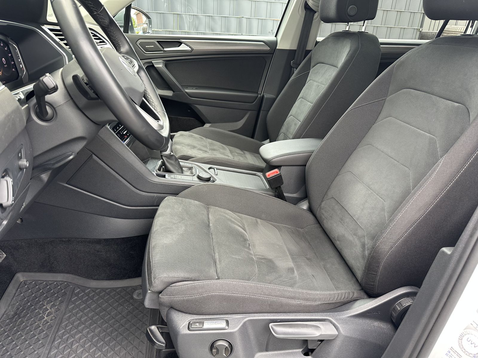 Fahrzeugabbildung Volkswagen Tiguan Allspace Elegance 4M NAV+LED+PANO+AHK+VC