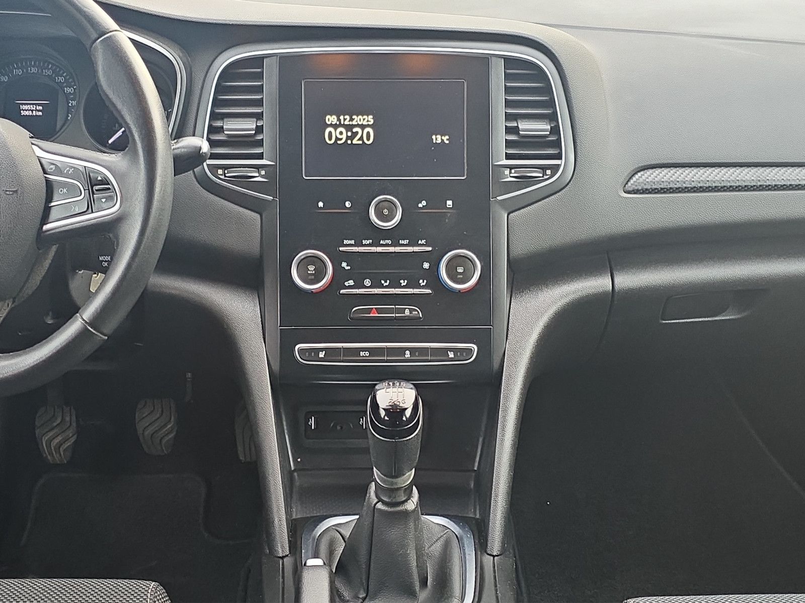Fahrzeugabbildung Renault Megane IV Play NAVI+PDC+SHZ AUS 1.HAND