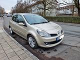 Renault Clio Initiale 1.6 16V ESP 82kW AT Initiale - Renault Clio Initiale mit Benzin-Antrieb