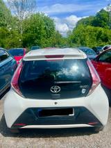 Toyota     Toyota Aygo 2015 Automatik Navi nur 58.000km - Toyota: Automatik, Aygo