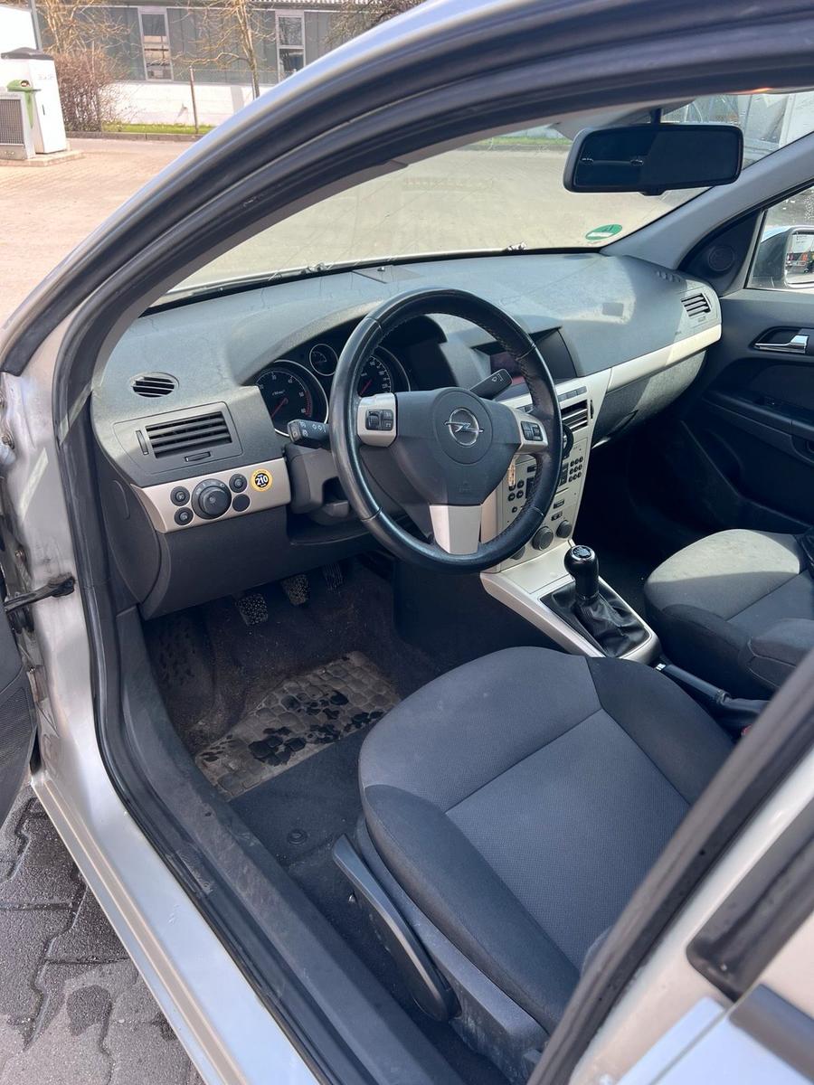 Opel Astra 2008 — photo 9