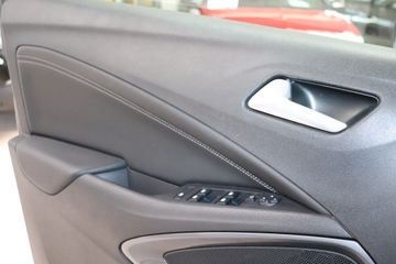 Fotografie des Opel Crossland (X) Crossland 1.2 Automatik Elegance
