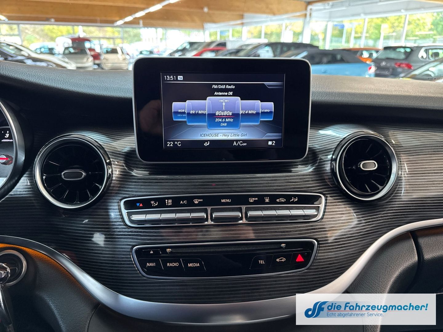 Fahrzeugabbildung Mercedes-Benz V 250 d AVANTGARDE extralang XXL Leder LED Blend