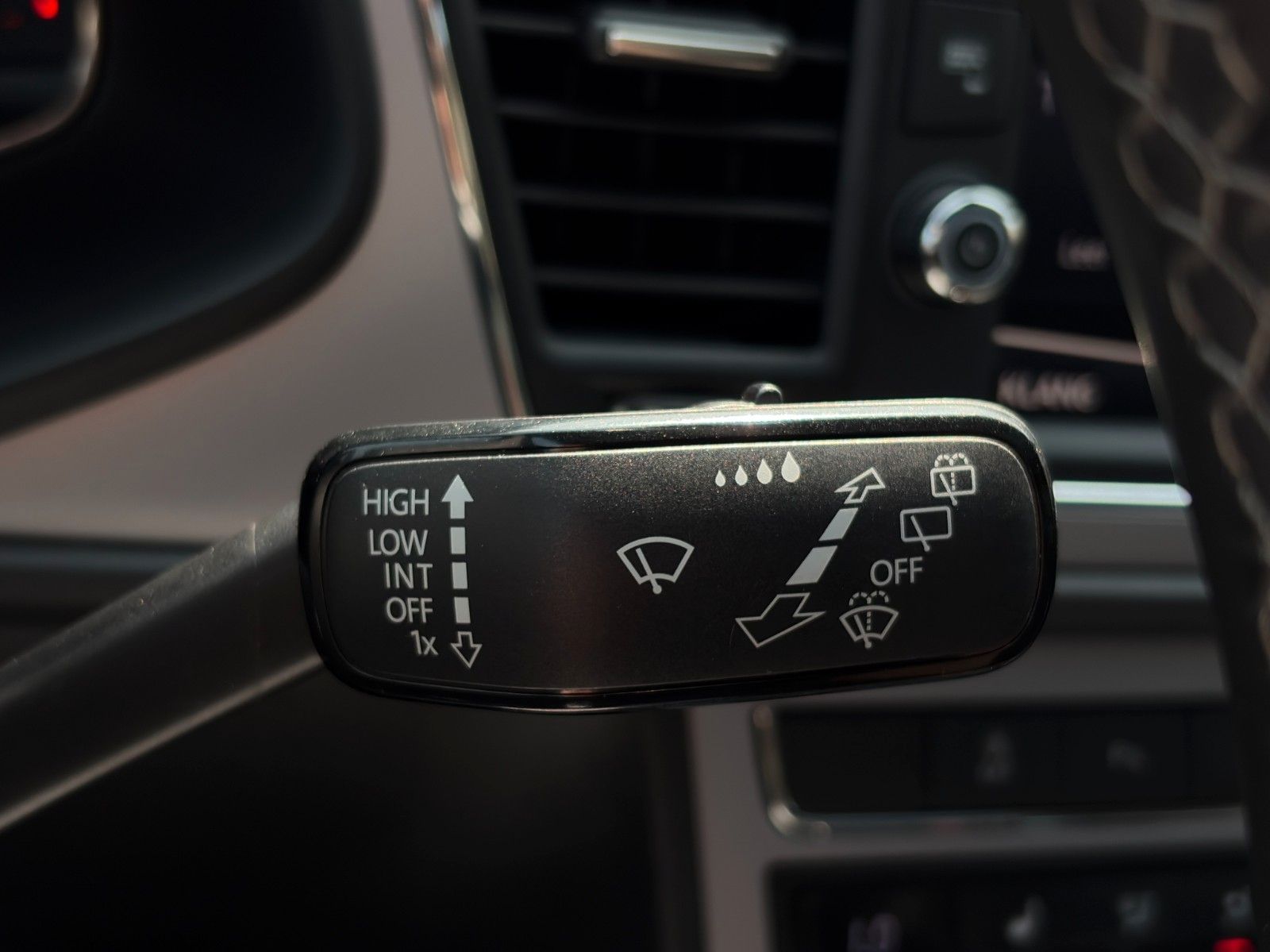 Fahrzeugabbildung SEAT Leon ST 1.5 TSI DSG Xcellence CarPlay PANO CAM