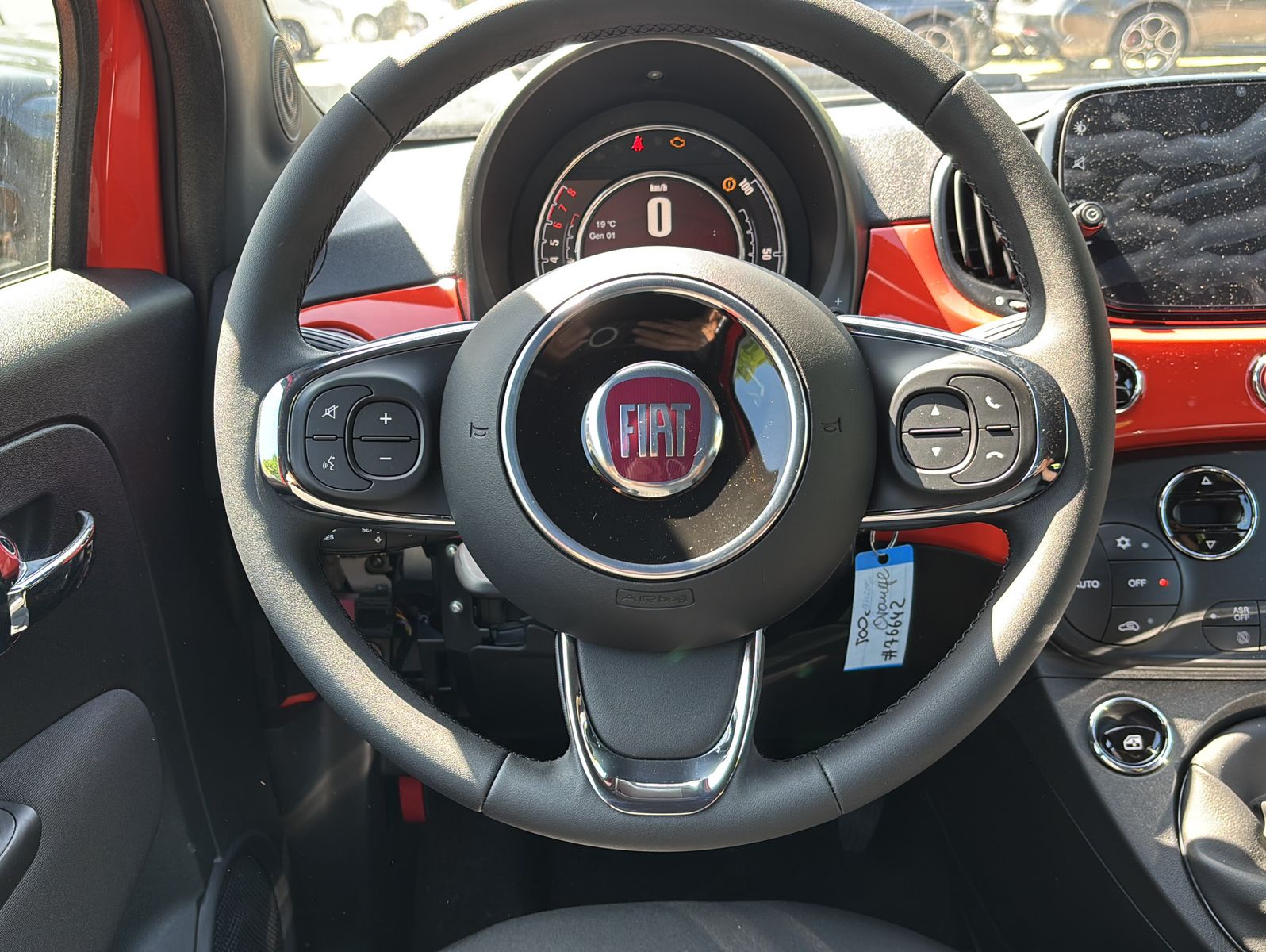 Fahrzeugabbildung Fiat 500C 1.0 Hybrid Dolcevita Cabrio16 Zoll NAVI DAB