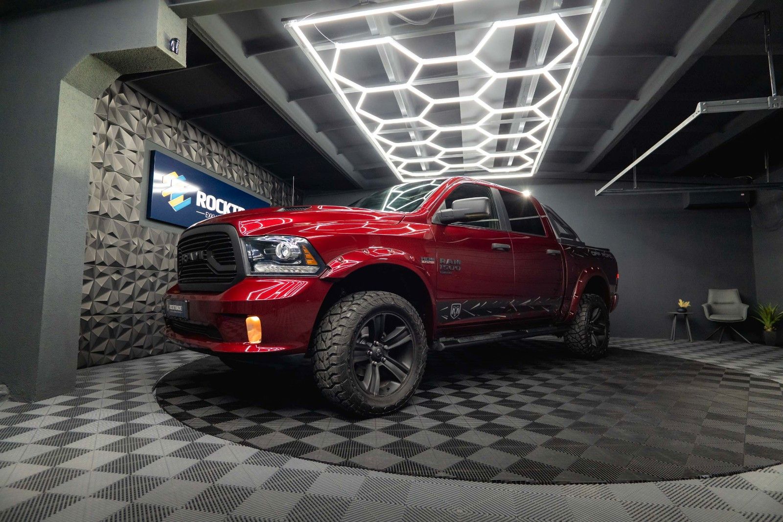 Fahrzeugabbildung Dodge RAM 5.7 V8 HEMI 4x4 OFFROAD Night-Paket *LED*AHK