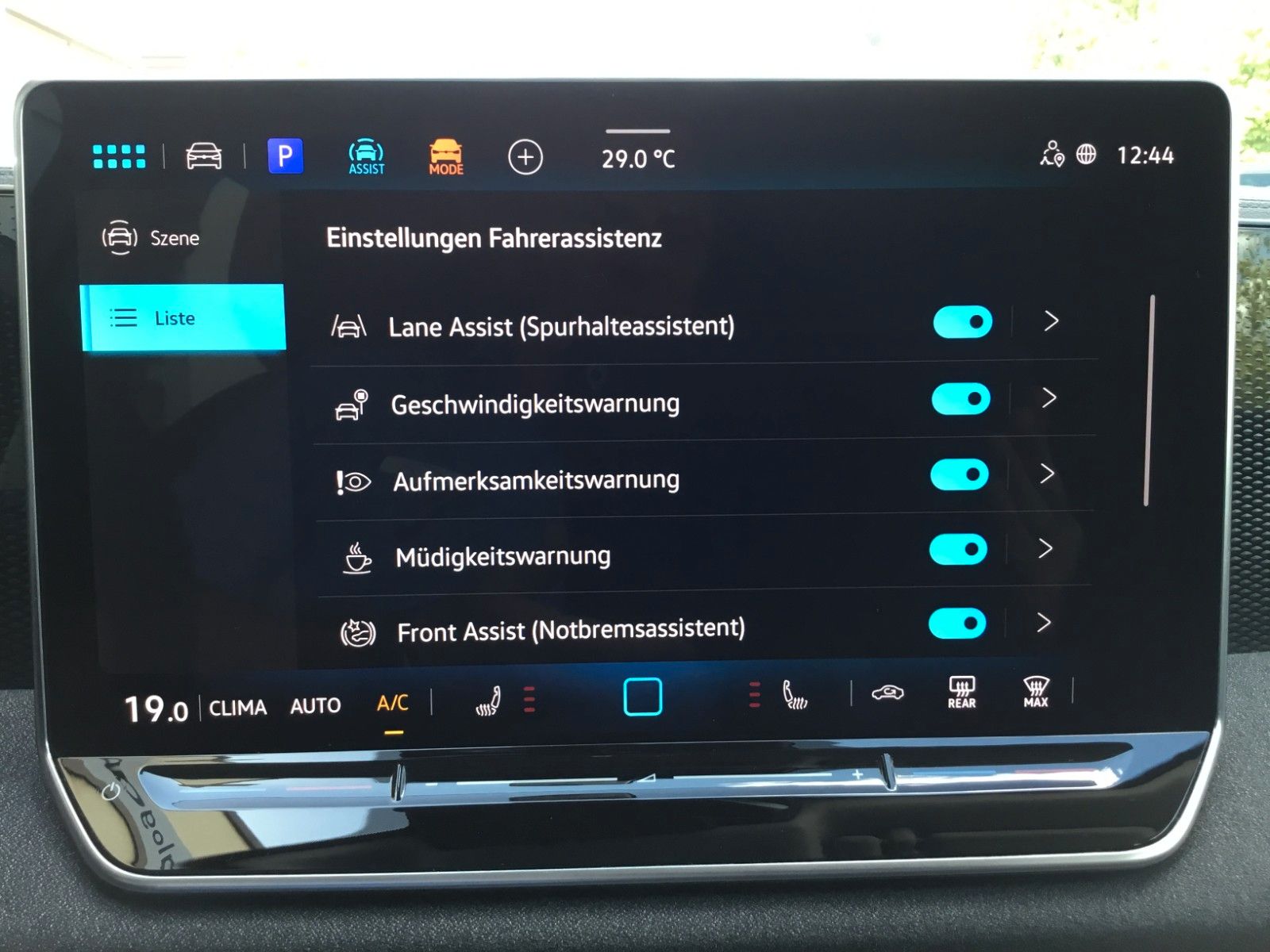 Fahrzeugabbildung Volkswagen Tiguan 1.5 eTSI DSG+AHK+LED+Kamera+Sitzheizung