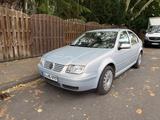 Volkswagen VW Bora 1.4, 55 kW  Gepflegtes Rentnerfah... - Volkswagen Bora in Duisburg
