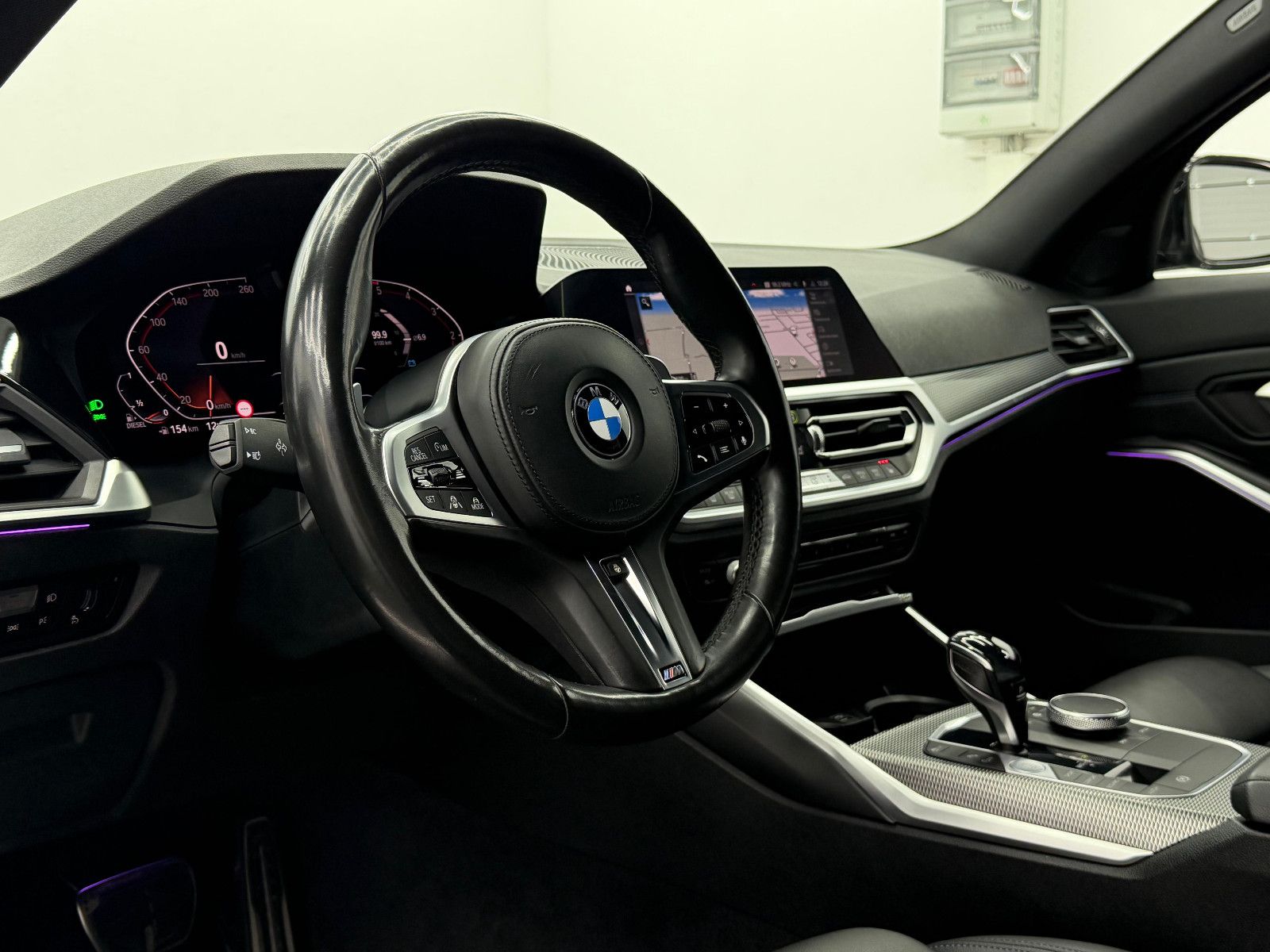 Fahrzeugabbildung BMW 320d xDrive M-SPORT/STZHG/AHK/DRIVING ASS+/DISPL