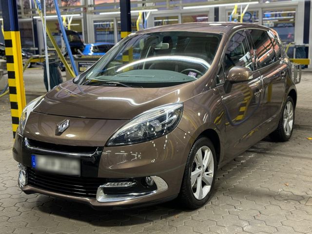 Renault Scenic aus 2012 mit nur 84.418 Kil...