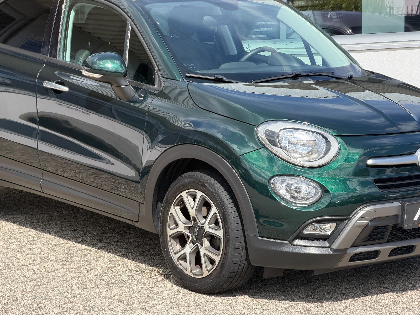 Fahrzeugabbildung Fiat 500X Cross/ UConnect / Fahrassistenz/Design-Kit