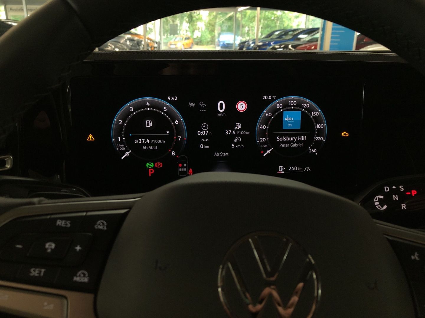 Fahrzeugabbildung Volkswagen Tiguan Elegance 1.5 eTSI DSG AHK-klappbar Navi D