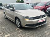 Volkswagen Jetta 2.0 TDI DSG Comfortline*Navi*Leder*Garanti - mit Diesel-Antrieb: Gold, Vollleder