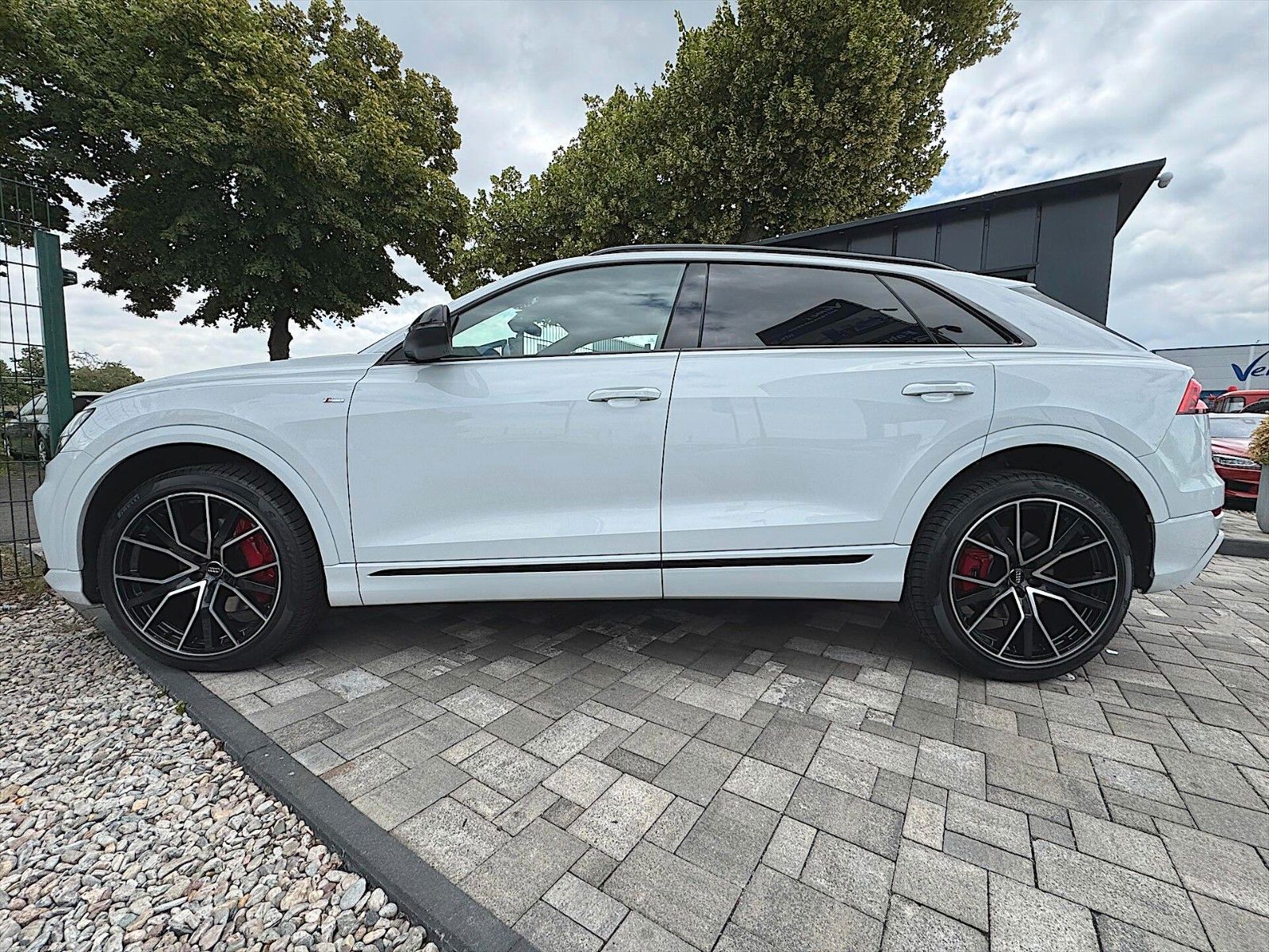Fahrzeugabbildung Audi Q8 55 TFSI quattro S-Line Plus *ACC*Head Up*22'