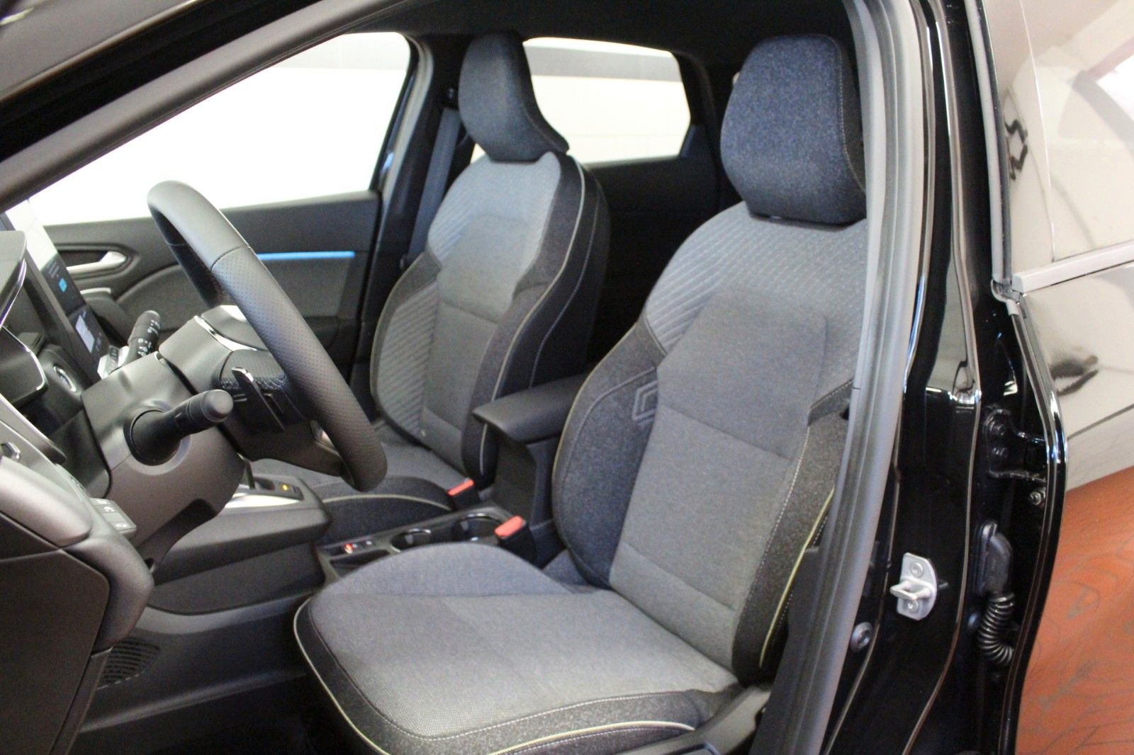 Fahrzeugabbildung Renault Captur Mild Hybrid 140 EDC Techno*Safety Paket*