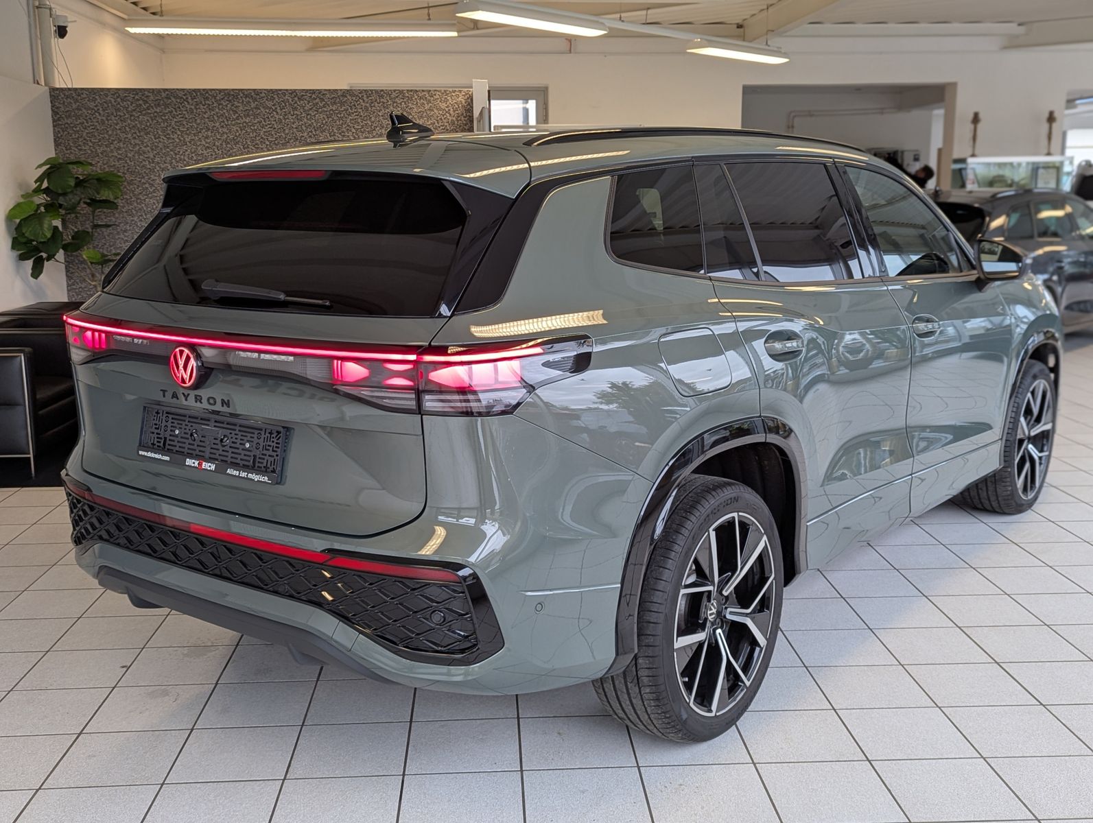 VW Tayron 2.0TDI 4M R-Line Launch Pano Black AHK 20 - Image 7