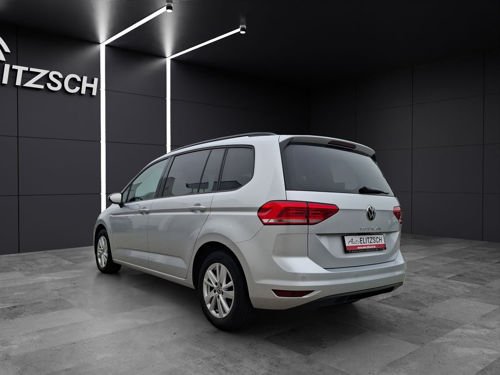 Fahrzeugabbildung Volkswagen Touran TSI Comfortline LED AHK Navi ACC RFK SH