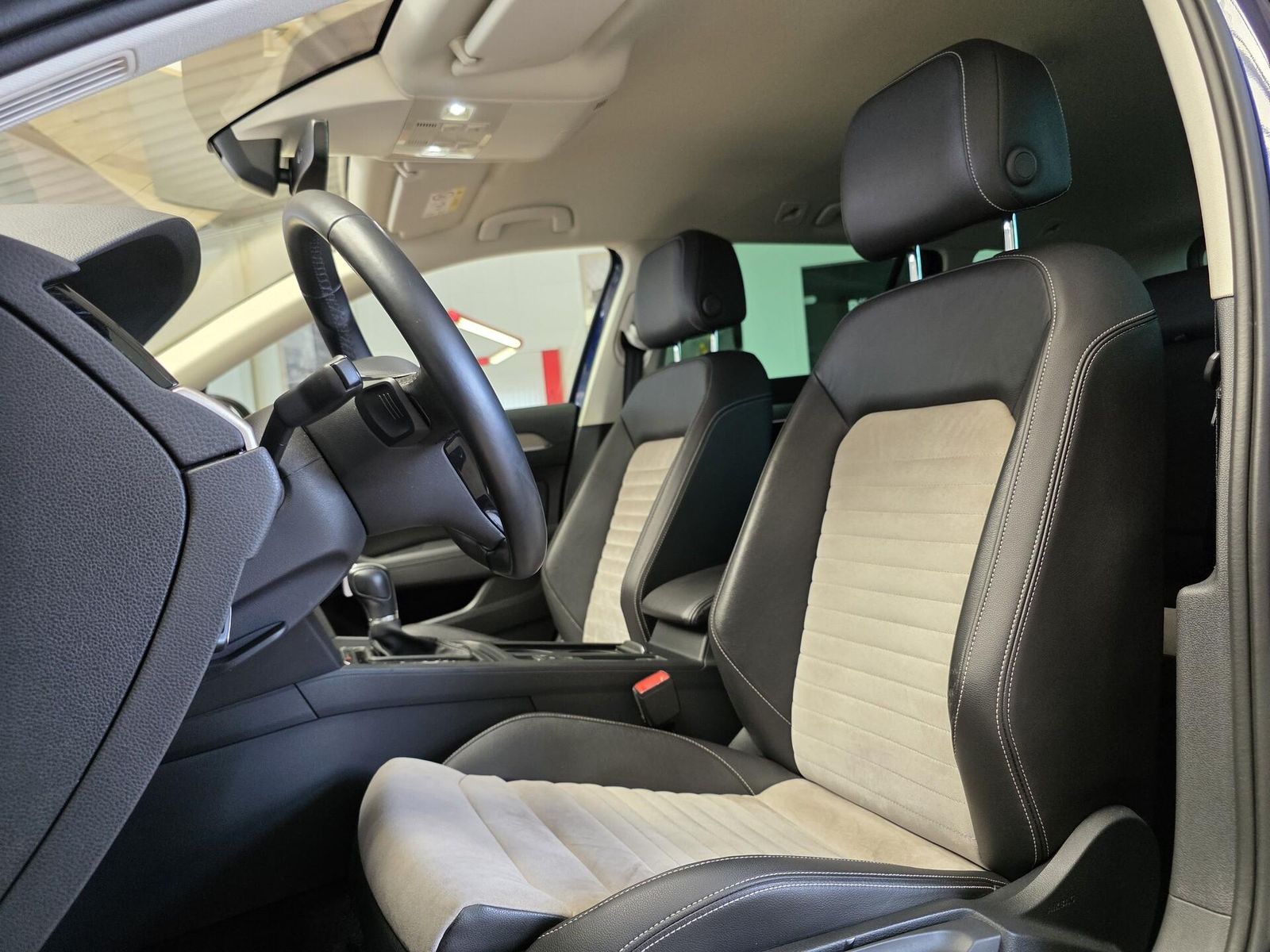 Fahrzeugabbildung Volkswagen Passat Variant 4M R-Line/Keyles/DAB/Carplay/Ahk
