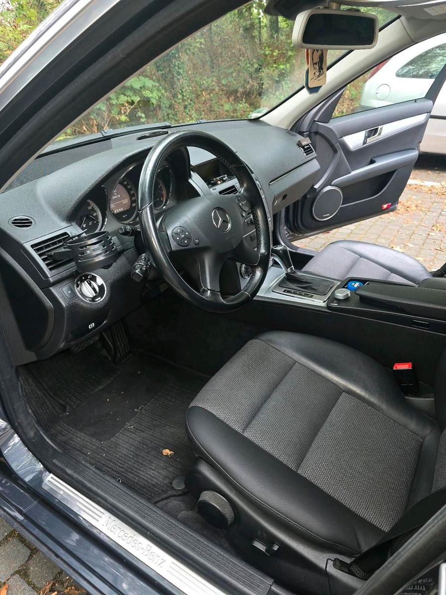 Mercedes-Benz C200 2011 — photo 10
