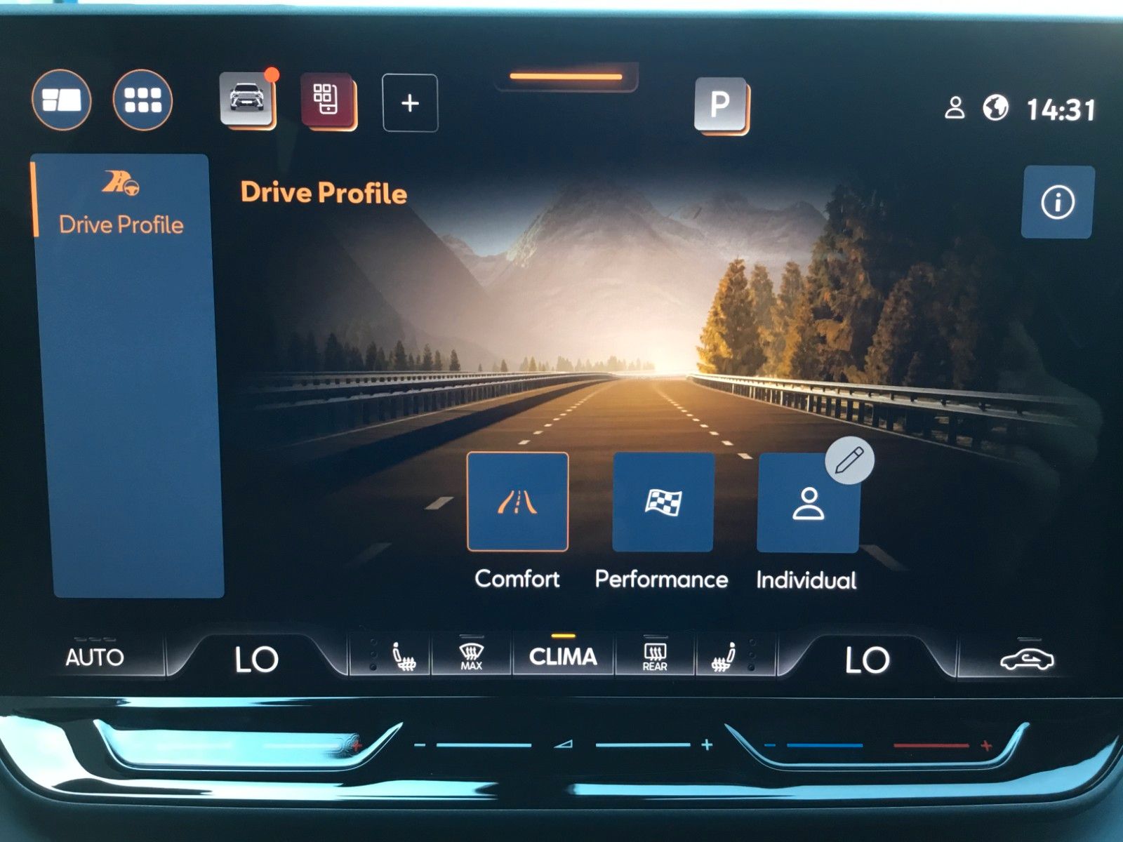 Fahrzeugabbildung CUPRA Terramar 1.5 eTSI DSG+AHK+360°+Headup+ACC