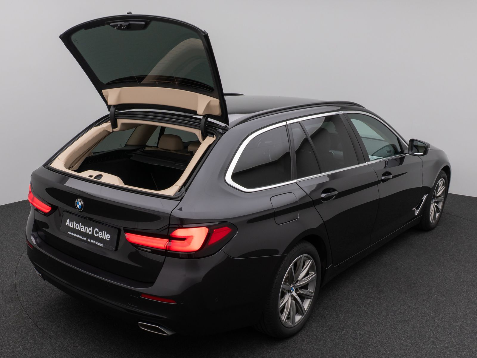 Fahrzeugabbildung BMW 520d Kamera HUD DAB CockPitPro Sitzhzg Alarm LED