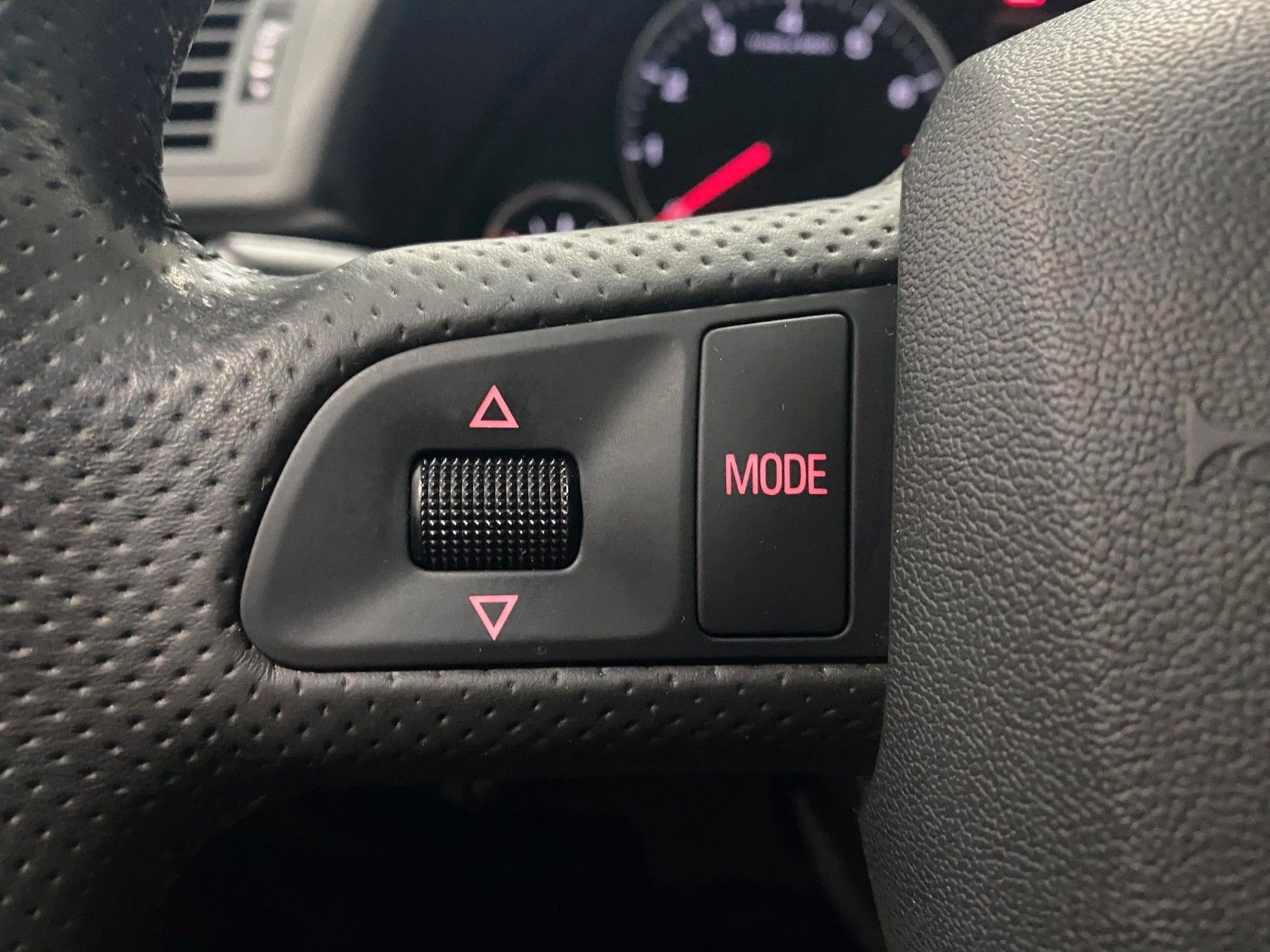 Fahrzeugabbildung Audi A4 2.0 TFSI Avant+NAVI+XENON+CHECKHEFT+1.HAND+BC