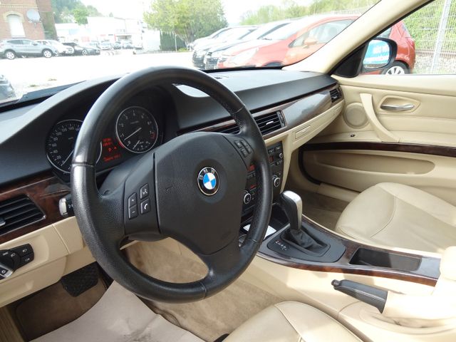 Fahrzeugabbildung BMW 325i /4x4/1.Hand/Pano/Leder/PDC/Automatik/