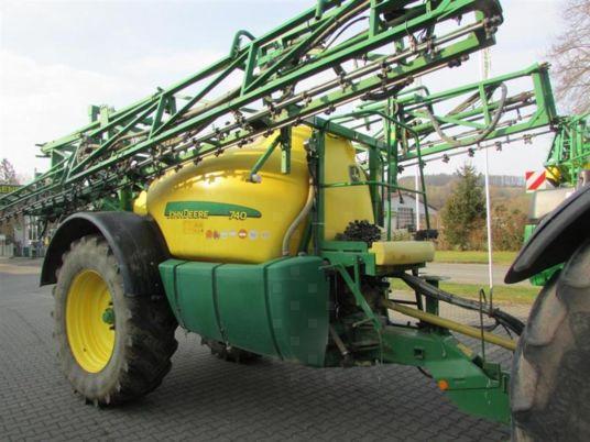 John Deere 740