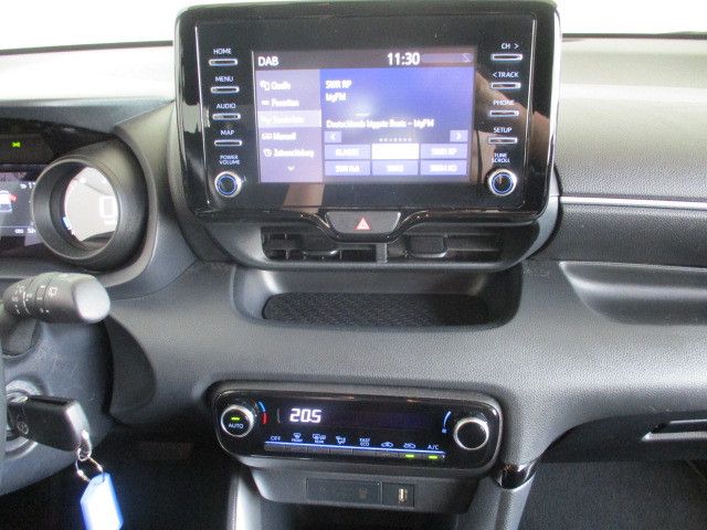 Fahrzeugabbildung Toyota Yaris Hybrid Team Deutschland inkl. Winterräder