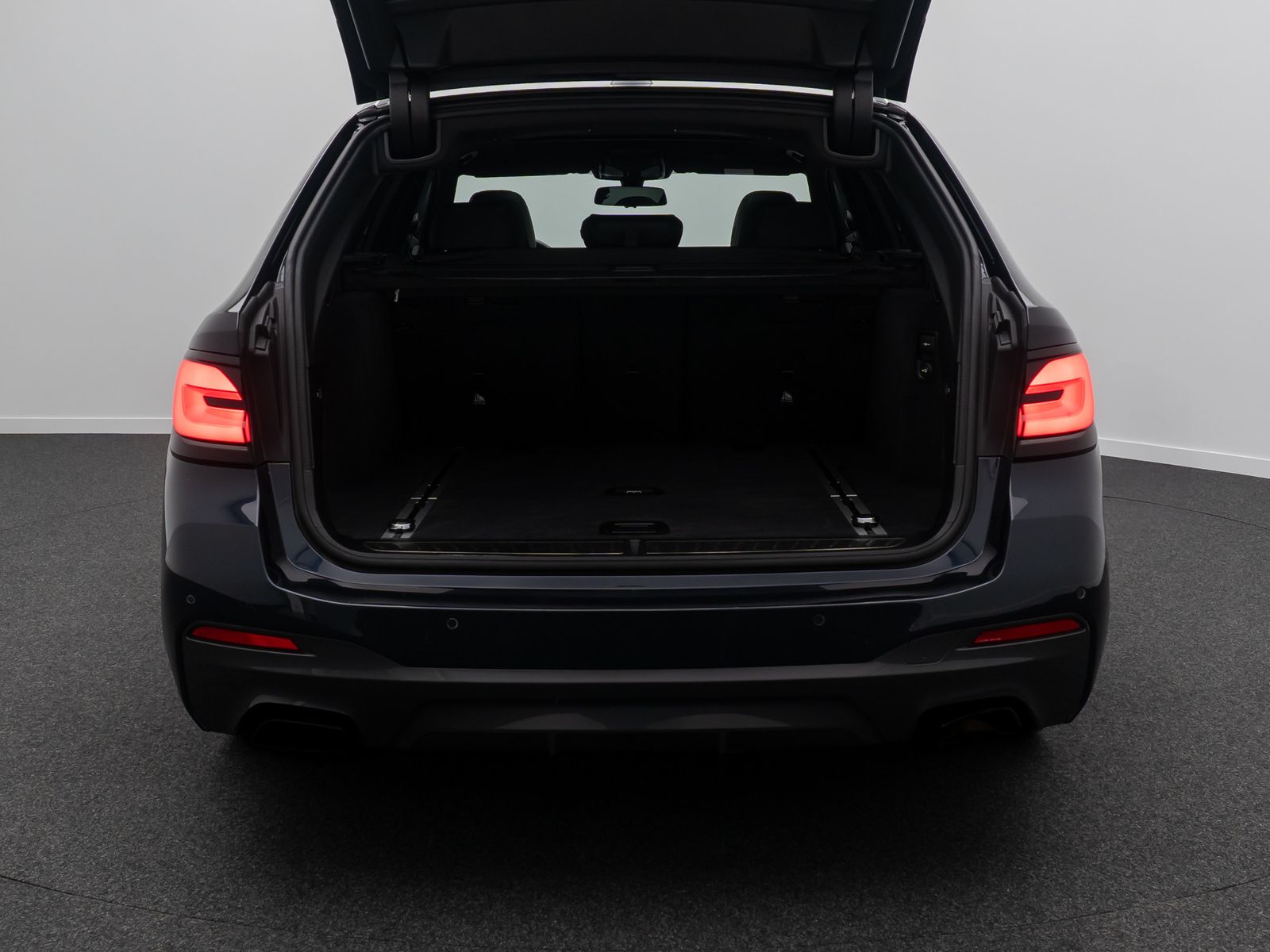 Fahrzeugabbildung BMW 540i xD M Sport DAB Panorama HUD H/K DispKey 20"