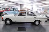 Mercedes-Benz 200 (W123) - Mercedes-Benz: W123