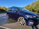 Volkswagen Touran 2.0 TDI 140kW Highline Pano 8-fach Alu