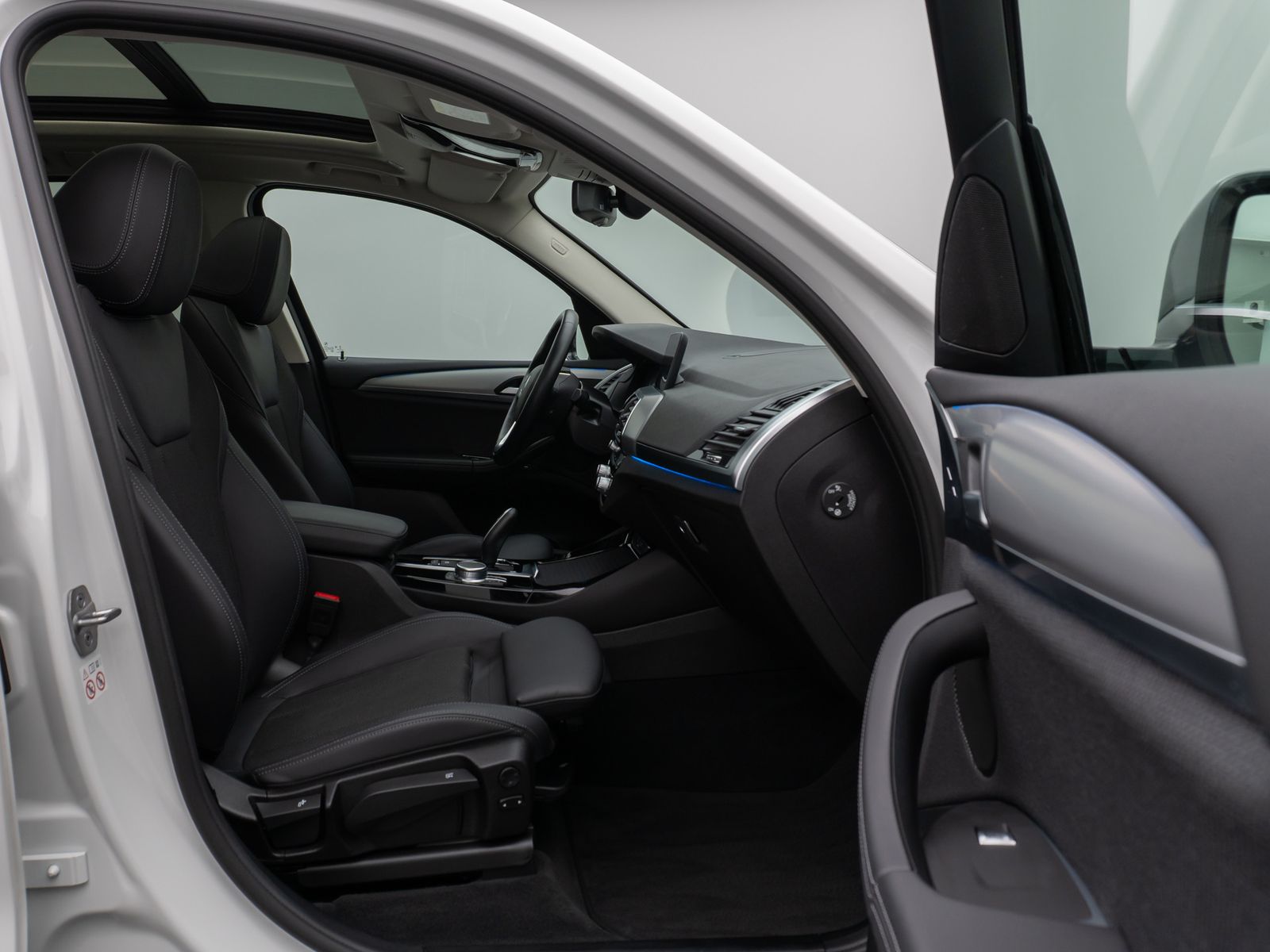Fahrzeugabbildung BMW X3 xD30e xLine Panorama 360°HUD DAB HiFi Komfort