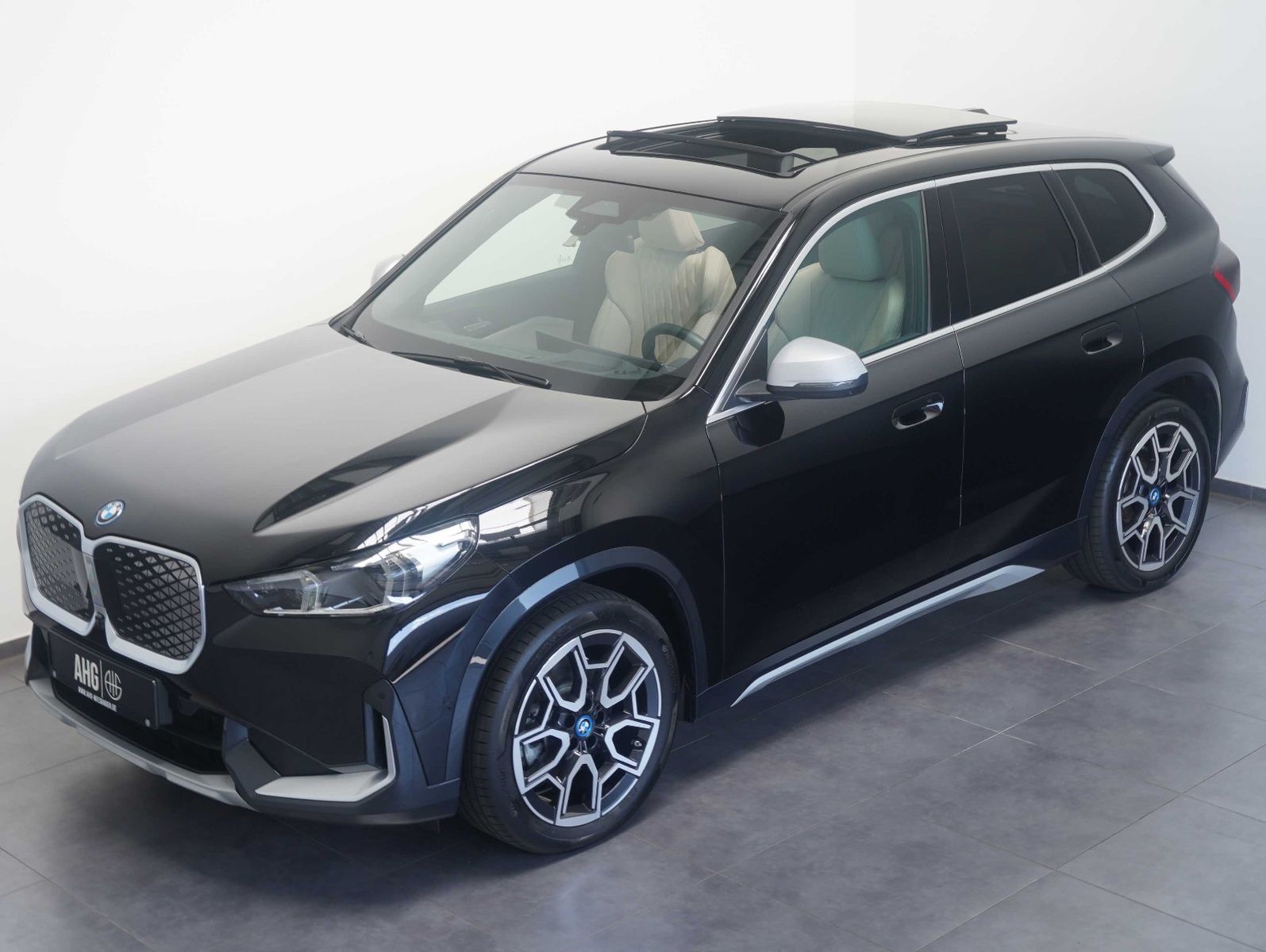 BMW iX1 30 xDrive xLine LED/PANORAMA/HEAD-UP/SOH foto 5