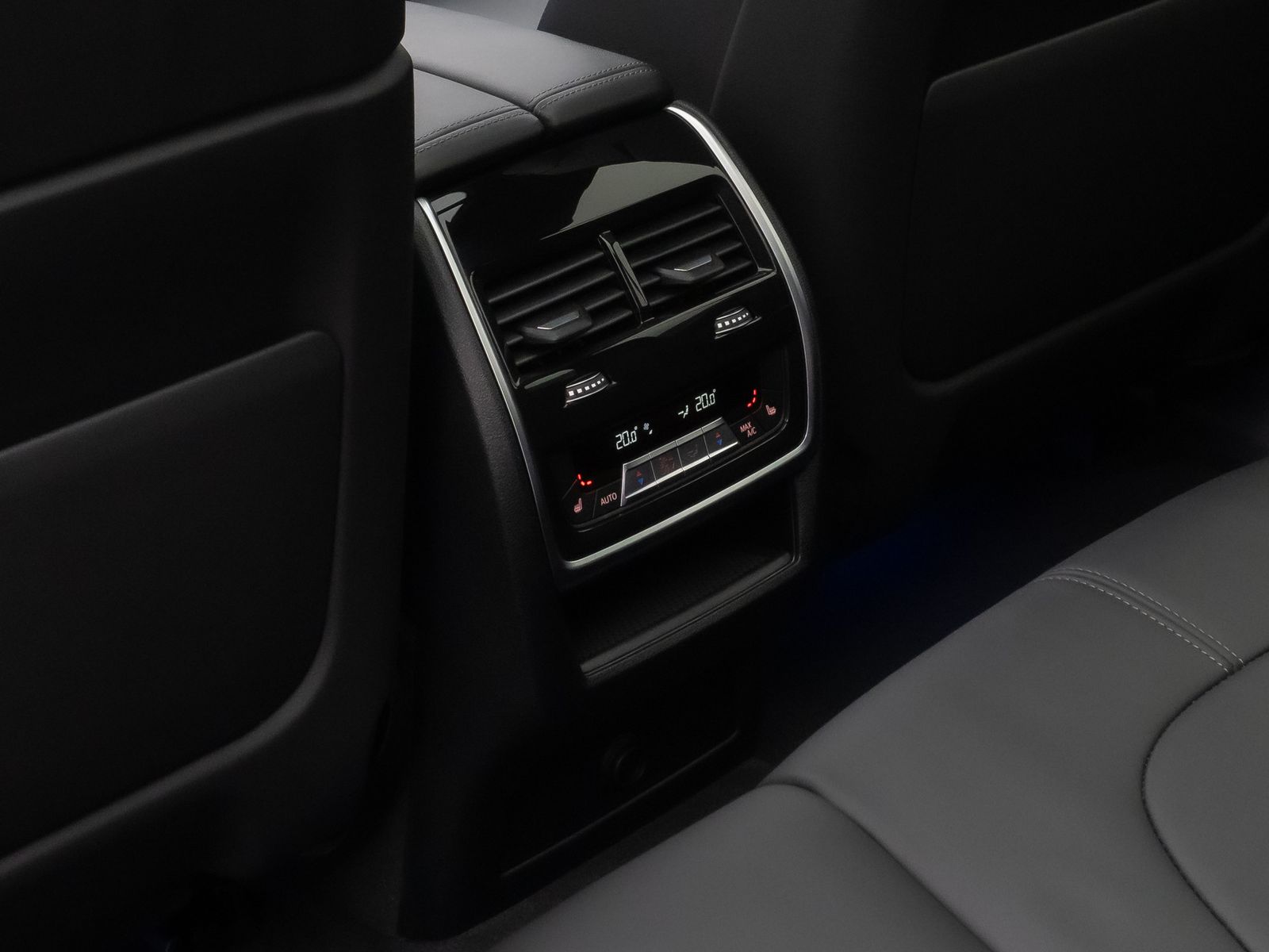 Fahrzeugabbildung BMW X5 xD40d M Sport Panorama Laser 360°HUD DAB H/K