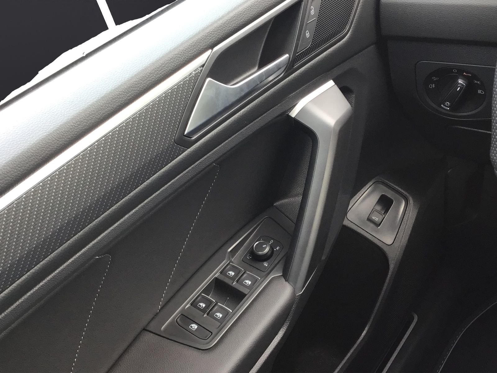 Fahrzeugabbildung Volkswagen Tiguan Allspace R-Line TDI 4M Matrix STHZG AHK H