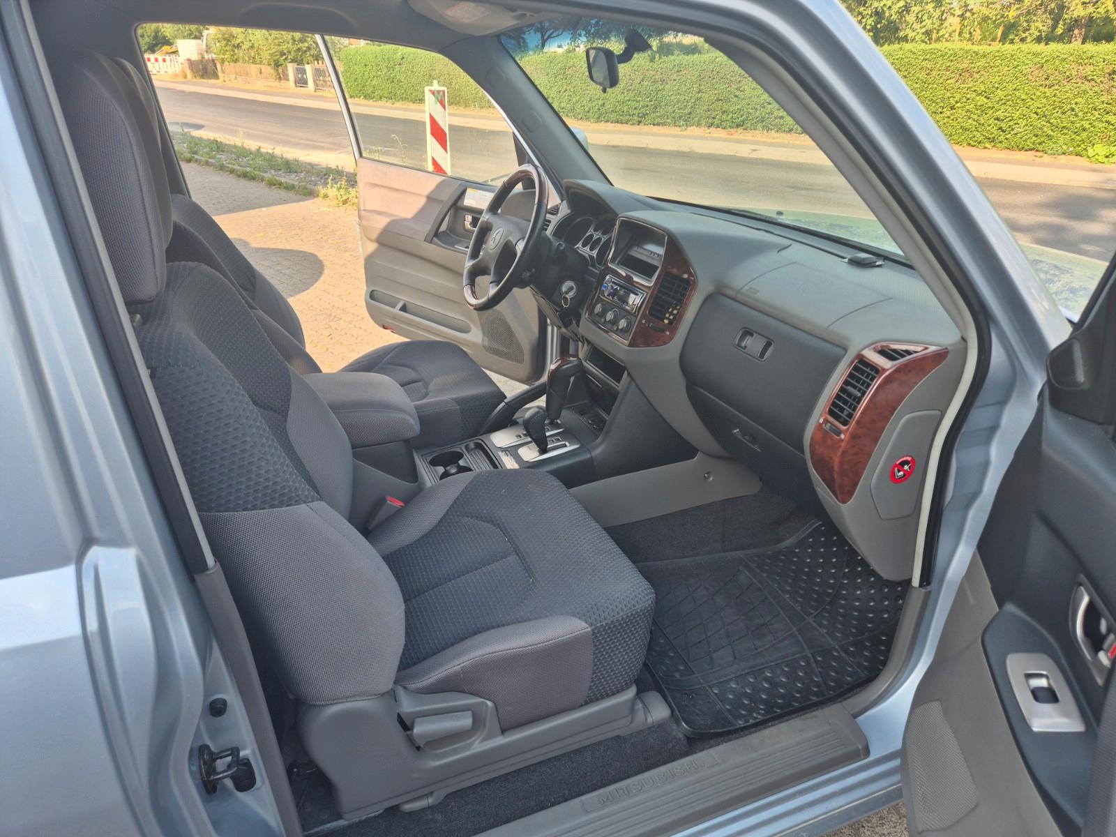 MITSUBISHI PAJERO 3.2 DI-D ELEGANCE 160 CH 4X4 BVA - 1ERE MAIN - VOLANT EN CUIR - CT NEUF