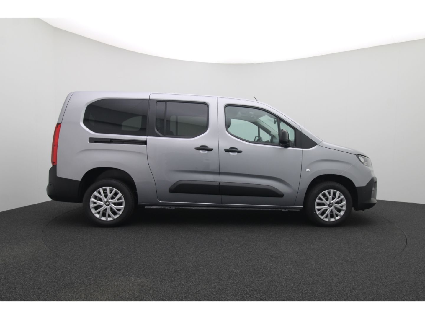 Fahrzeugabbildung Fiat Doblo L2 1.5 96 kW Dobln series 4 Kombi XL Navi