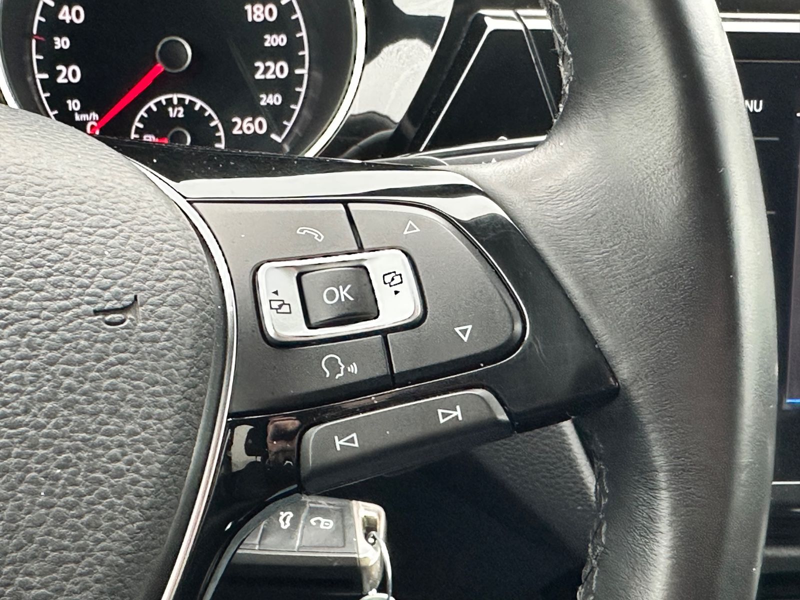 Fahrzeugabbildung Volkswagen Touran Highline Automatik*Navi*Sitzh.*AHK