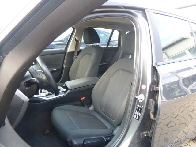 Fahrzeugabbildung BMW 320 i Touring >AUT/AHK/R-Kamera/PDC/LED<